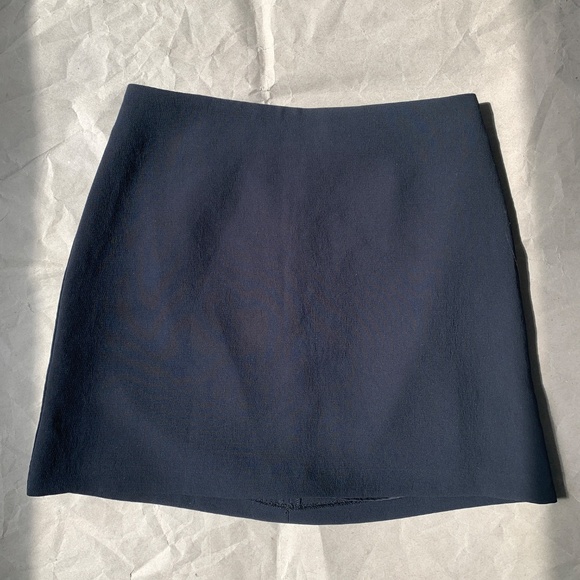 Aritzia Wilfred The Classic Mini Skirt, LNWT, Size 4, Black - Picture 2 of 4